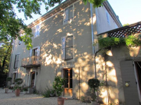 Гостиница Le Clos de La Chardonnière  Сольс-Сюр-Рон